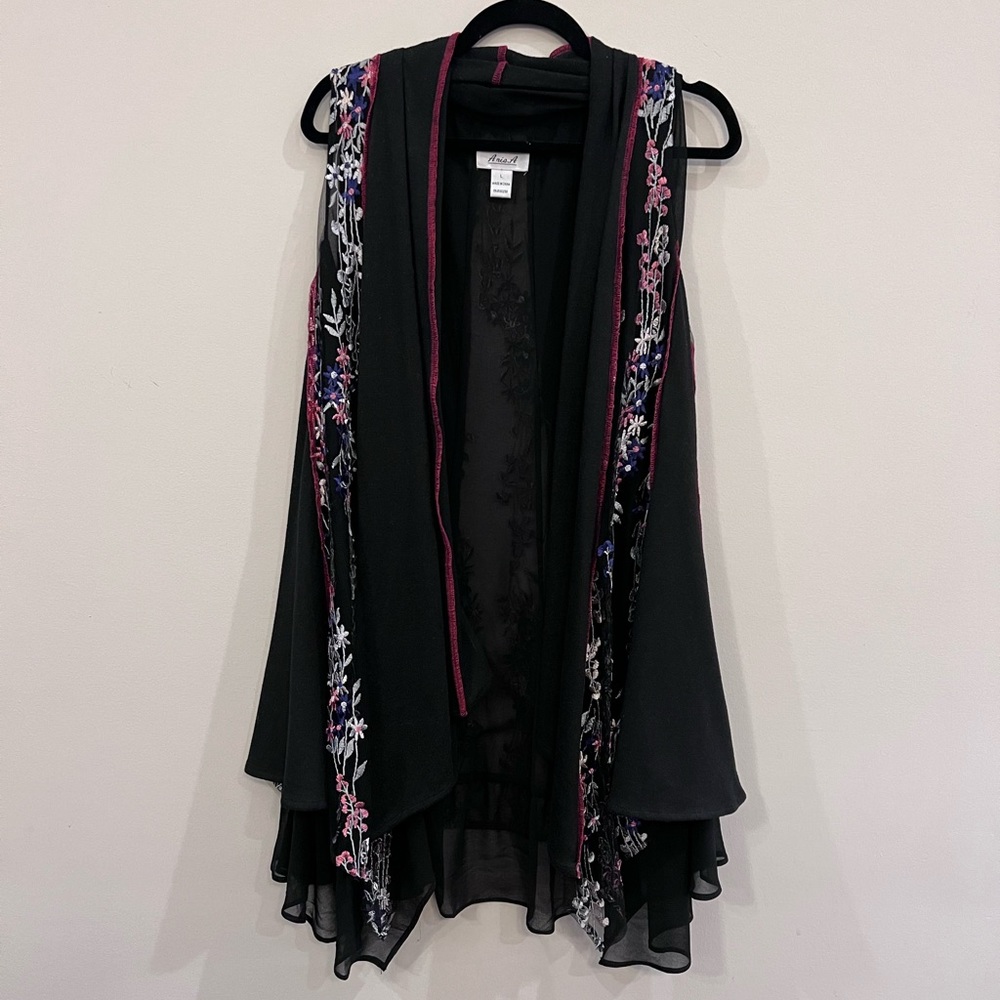 Aris. A Kimono | Black with Floral Print | Large